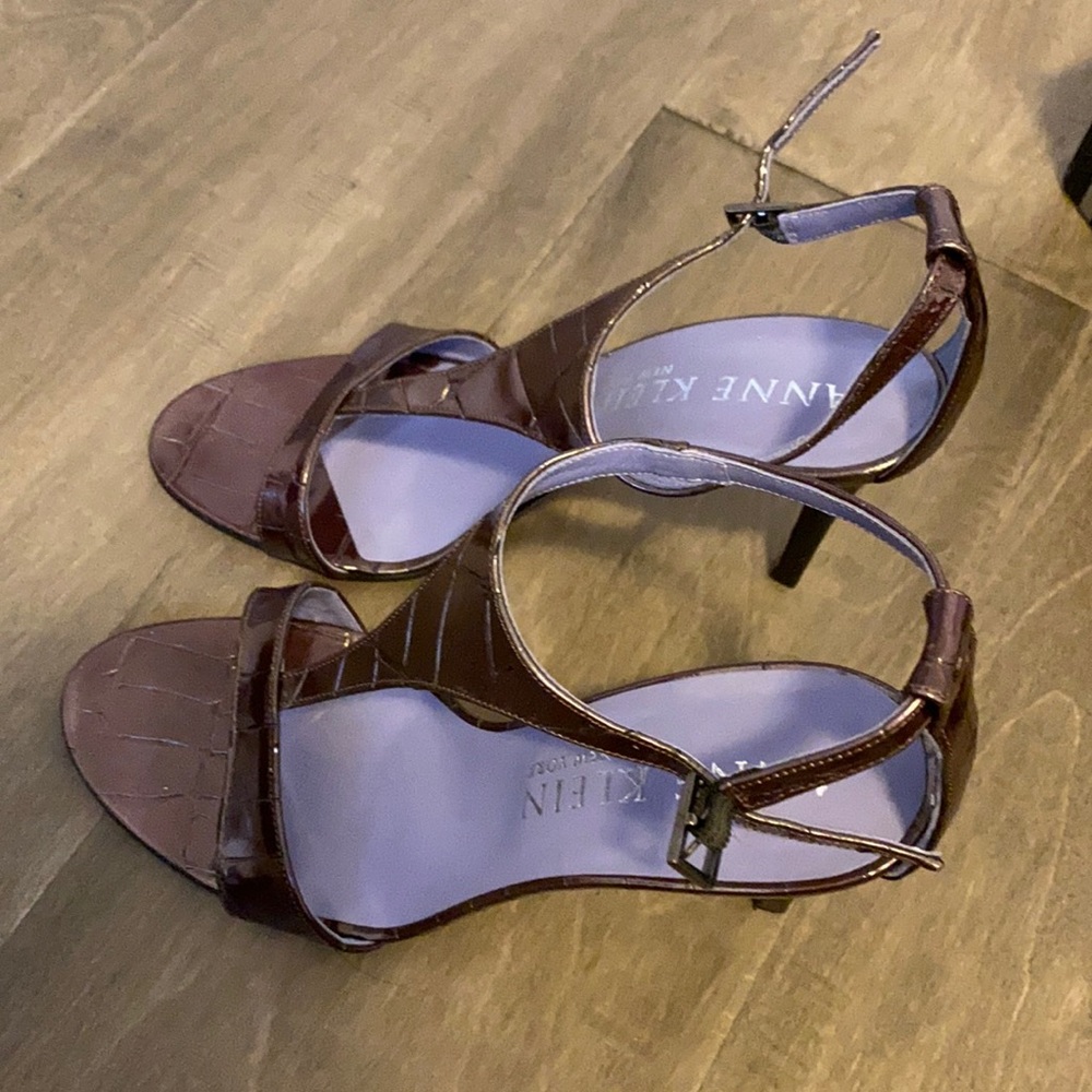 Patent plum heels